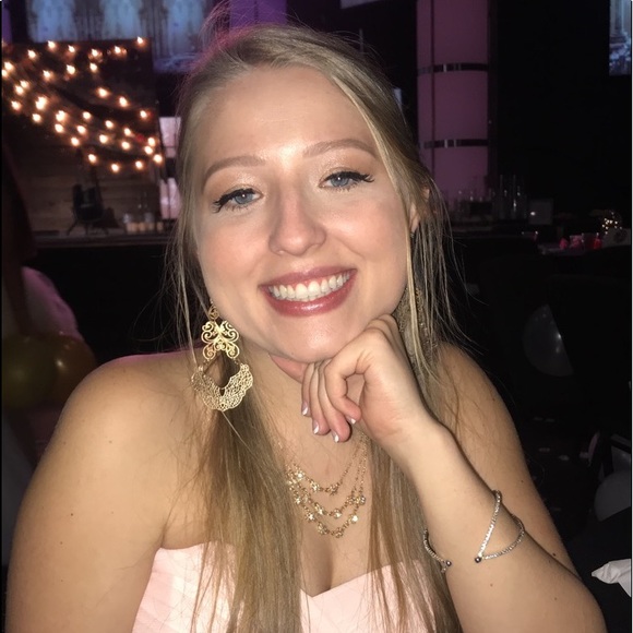 Meet your Posher, Ashley - Picture 1 of 1